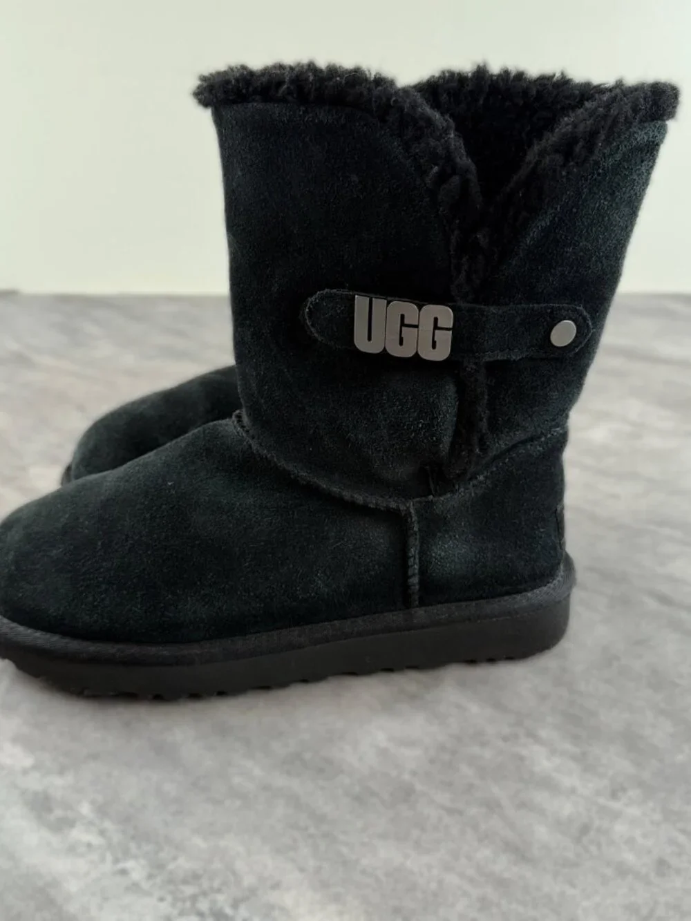 UGG Bailey Suede Ankle Boots Size 7 Black